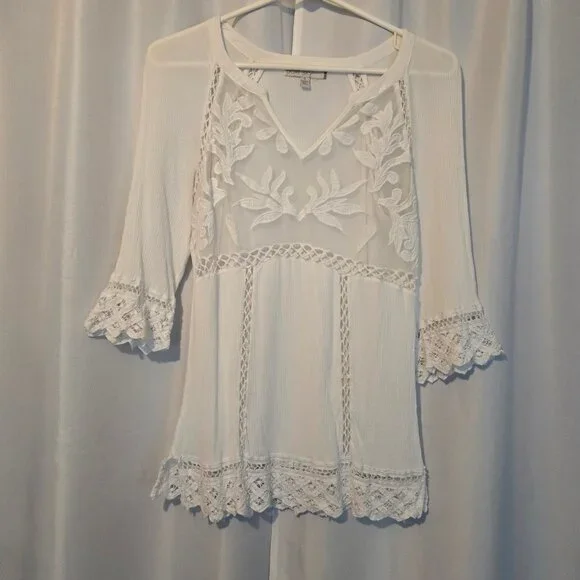 Pale Sky lace top - Picture 2 of 11